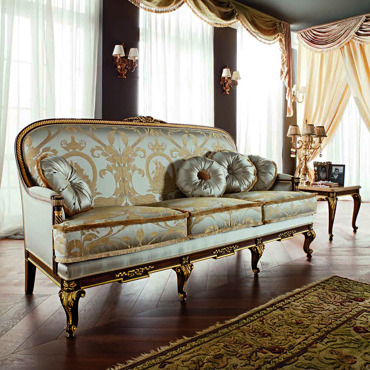 LUXURY BESPOKE ITALIAN SOFAS